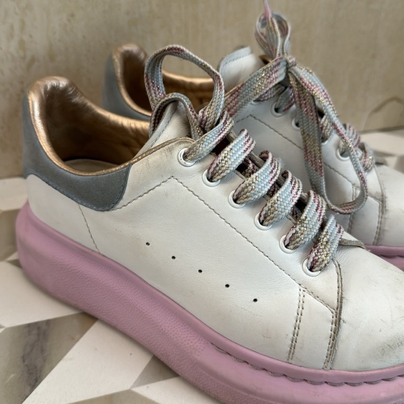 Girls Alexander McQueen sneaker. Comes with Box! - Picture 6 of 6